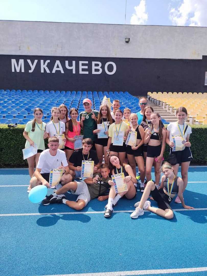 Юні червоноградські легкоатлети тріумфували на змаганнях у Мукачевому