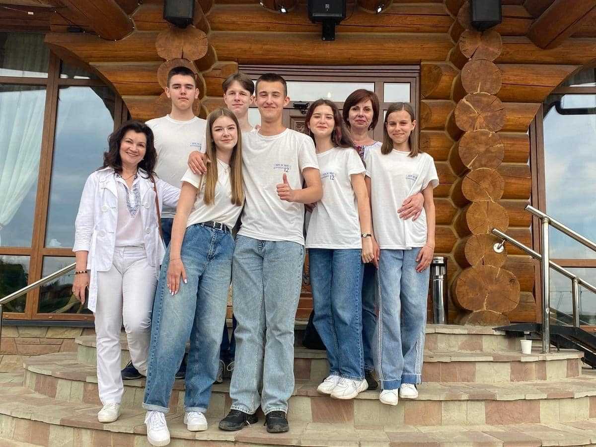 Команда Червоноградської гімназії №12 - переможці обласного етапу чемпіонату з брейн-рингу.