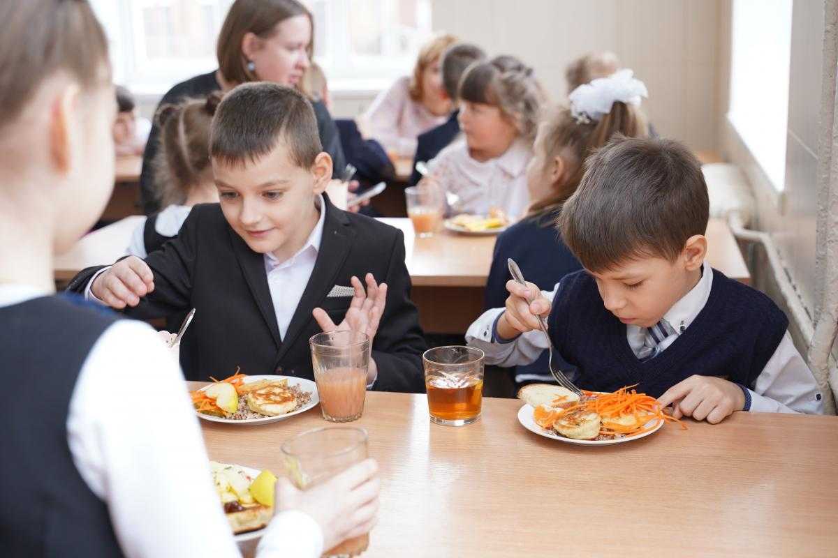Учні початкової школи харчуватимуться безкоштовно