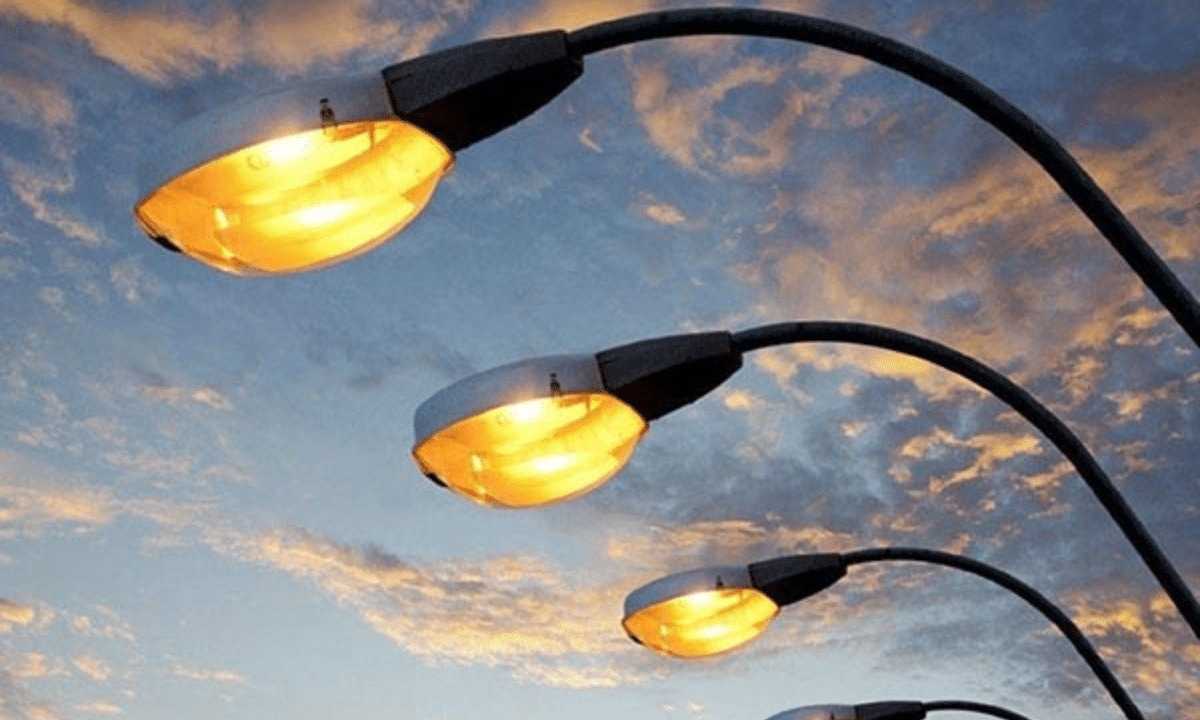 Мешканці Острова просять змінити графік роботи вуличного освітлення